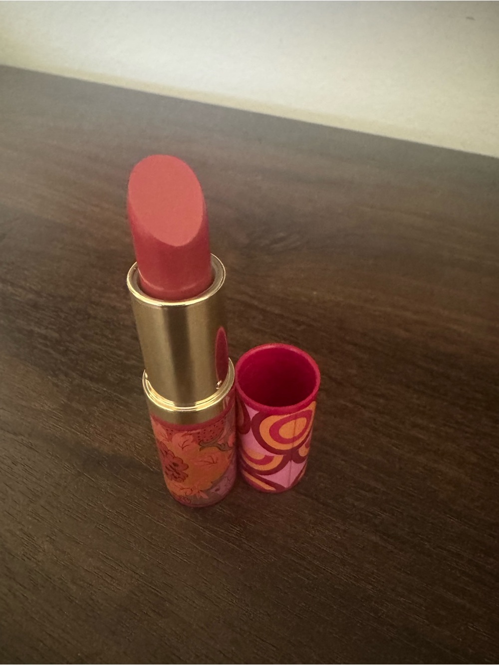Estee Lauder Lipstick in Statement Rose- limited edition - Picture 2 of 4